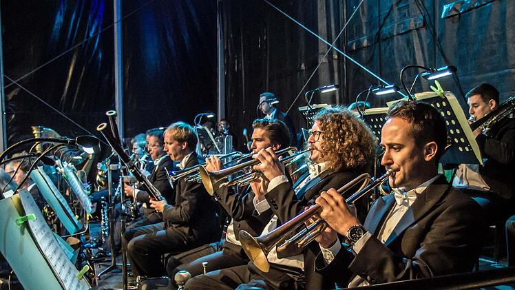 Impressionen vom Coburger Klassik-Open-Air im Rosengarten mit dem Philharmonischen Orchester des LandestheatersFoto: Jochen Berger