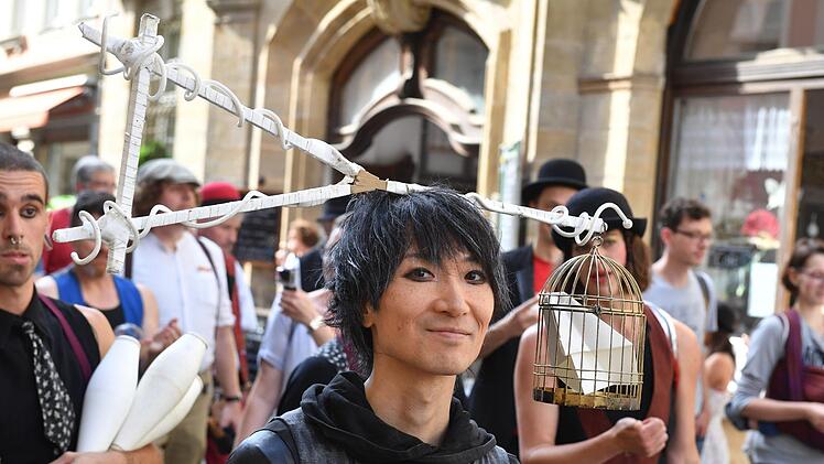 Künstlerparade zur Eröffnung der 20. Auflage von "Bamberg zaubert" am 13. Juli 2018. Foto: Ronald Rinklef