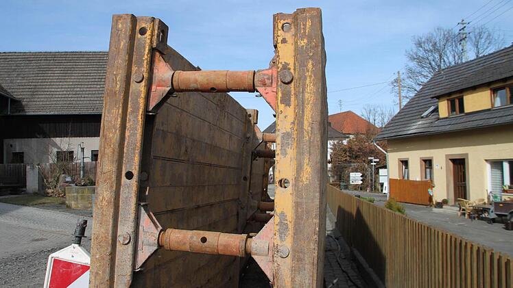 Überall wird Material gelagert.