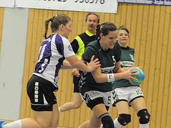 Den Kampf angenommen: Lisa Wenzke (am Ball). Foto: Hopf