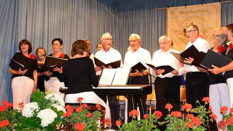 Die Chorgemeinschaft Frohsinn bei der Eröffnung des Konzerts. Foto: Arthur Stollberger