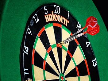 Darts-Stars spielen in der Veltins Arena