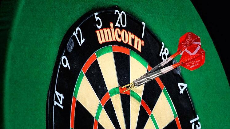 Darts-Stars spielen in der Veltins Arena