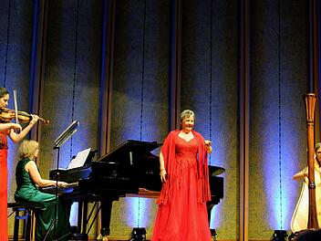 Das Ladies Classic Quartett mit (von links).  Eva-Maria Vischi, Zane Stradyna, Bettina Kerth und  Birke Falkenroth. Foto: Werner Vogel