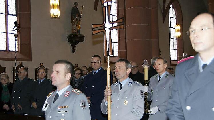 Soldaten ziehen in die Kirche ein. Fotos: Arkadius Guzy