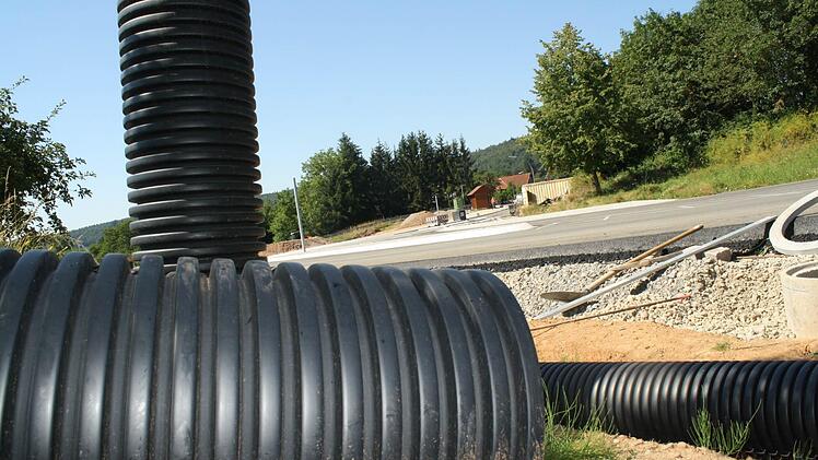 Neuer Kreisel bei Aschach vor der Fertigstellung. Foto: Paul Ziegler