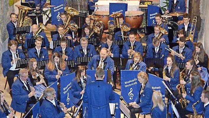 Die Blaskapelle Wachenroth hat ein treues Publikum. Das wurde heuer wieder beim Weihnachtskonzert mit einer bemerkenswerten Leistung der Musiker belohnt. Foto: privat