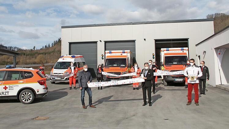 Am Montag nimmt die neue Rettungswache des BRK in Stadtsteinach ihren Betrieb auf. Der gelungene Umzug wurde gestern coronabedingt nur in kleinem Rahmen gefeiert.