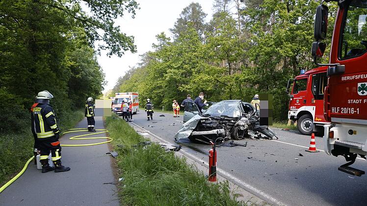 Mehrere Verletzte bei Frontalzusammensto&szlig;