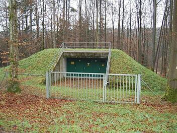 Der Brunnen 5 am Hassenbacher Thülbingsgrund ist im Eigentum der Marktgemeinde und wurde 2001 gebaut. Nach Fertigstellung der Sanierung des Wasserwerks in Thulba soll er saniert werden. Nach Informationen zeige sich derzeit eine geringere Leistung, was am Verschleiß der Pumpen liegen könnte.  Foto: Günther Straub