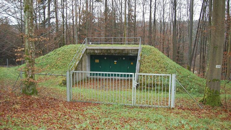 Der Brunnen 5 am Hassenbacher Thülbingsgrund ist im Eigentum der Marktgemeinde und wurde 2001 gebaut. Nach Fertigstellung der Sanierung des Wasserwerks in Thulba soll er saniert werden. Nach Informationen zeige sich derzeit eine geringere Leistung, was am Verschleiß der Pumpen liegen könnte.  Foto: Günther Straub