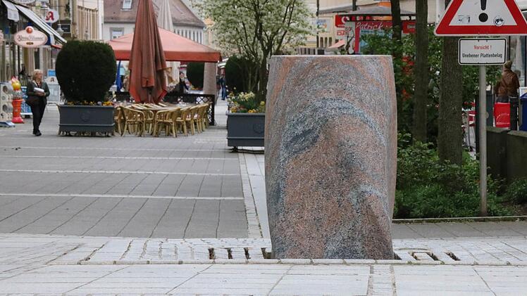 Die Stele am oberen Ende der Ludwigstraße. Foto: Ralf Ruppert