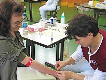 Fünf Milliliter Blut reichen für eine Typisierung zur Stammzellenspende aus. Foto: Sonja Werner