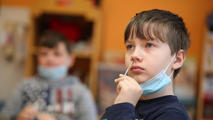 Der Selbsttest ist jetzt an den Schulen Pflicht.