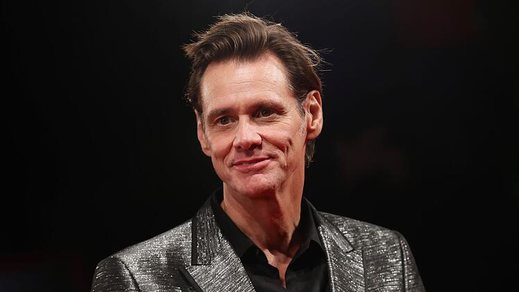 Einen festen Wohnsitz kannte auch Jim Carrey lange Zeit nicht: Als Zuhause diente seiner Familie in seiner Heimat Kanada ein VW-Bus, zeitweise wohnten sie in einem Zelt.