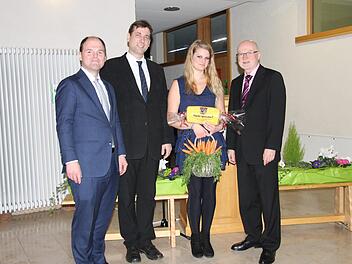 Bei der Ehrung (v. l.): Michael Hofmann, Hermann Ulm, Alica Kurzer und Wolfgang Rast Foto: privat