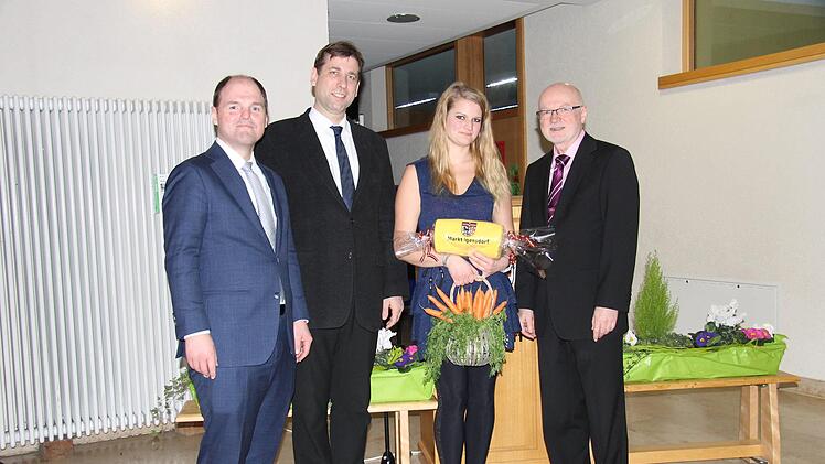 Bei der Ehrung (v. l.): Michael Hofmann, Hermann Ulm, Alica Kurzer und Wolfgang Rast Foto: privat