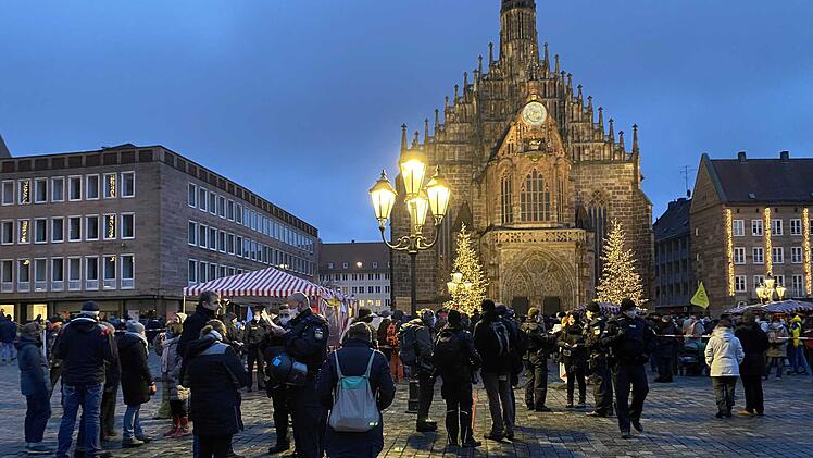 In Nürnberg wurde eine Corona-Demo für Sonntag verboten - nun wird zu einem "Gottesdienst" aufgerufen