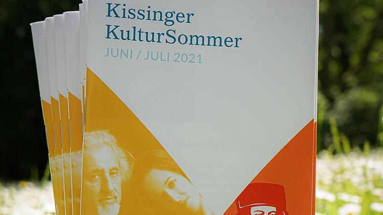 Das Booklet mit dem Veranstaltungsprogramm des KissingerKulturSommers 2021Foto: Nina Pereira Santo/ Bayer. Staatsbad Bad Kissingen GmbH