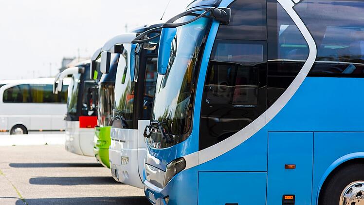 Die hohen Dieselpreise machen den Busunternehmen zu schaffen.  Foto: Zozzzzo, stock.adobe