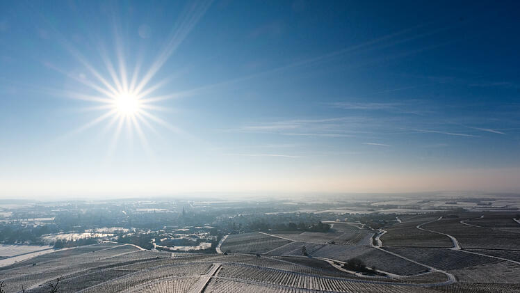 Iphofen bietet malerische Ausblicke über die Weinberge – auch im Winter.