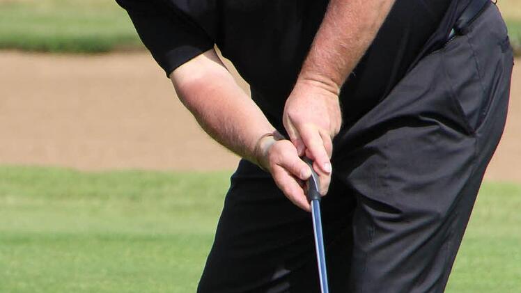 Nicht so erfolgreich wie seine Frau Claudia, die als Netto-Siegerin zum Endturnier nach Österreich fährt, war Wulf Viola vom Golf-Club Würzburg. Fotos: Thomas