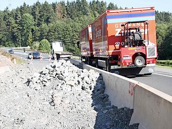 Noch bis 18. Oktober wird die B 85 bei der Holzmühle nur einseitig befahrbar sein. Fotos: Sonja Adam