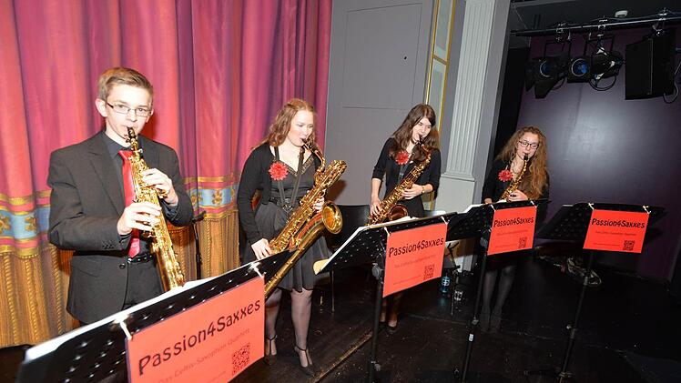 Spielte flott auf: das Ensemble "passion4saxxes" des Schweinfurter Celtis-GymnasiumsFoto: Ronald Rinklef