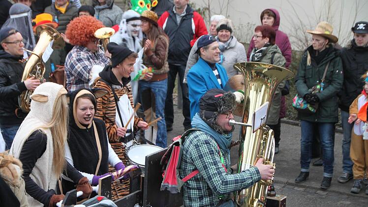 Faschingsumzug in Poppenlauer   Foto: Thomas Malz