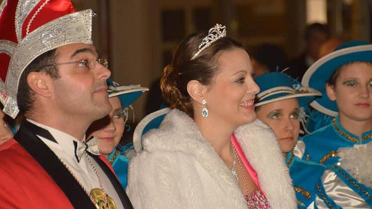 Die Narren beim Rathaussturm in Bad Kissingen.  Foto: Peter Rauch