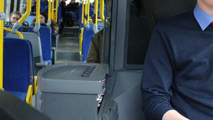 Schwerer Unfall mitten in Berlin: Ein Linienbus erfasst einen Rentner. Der Mann erleidet schwere Verletzungen und stirbt noch vor Ort.  Symbolbild: Archiv