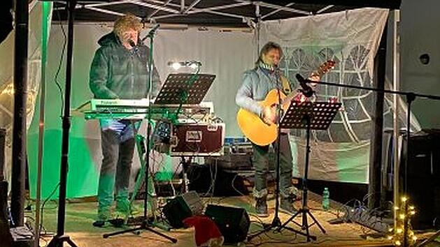 Jürgen Ballner und Christiane Hartmann von der Band „Venus“ beim Hofkonzert im vergangenen Jahr.