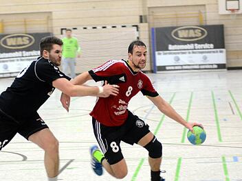 Thomas Janson (rechts) war gegen Forchheim ein Aktivposten im Herzogenauracher Spiel und mit sieben Treffern nach Florian Heimpel erfolgreichster Torschütze der TSH. Fotosherzopress