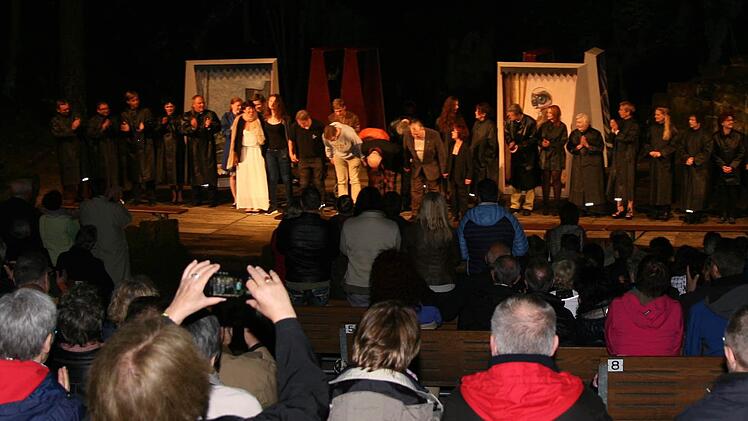 Premiere von "Geschichten aus dem Wiener Wald" Foto: Klaus Klaschka