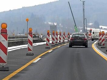Die Baustelle auf der A73 bei Breitengüßbach dauert laut Bahn noch bis September.  Foto: Ronald Rinklef