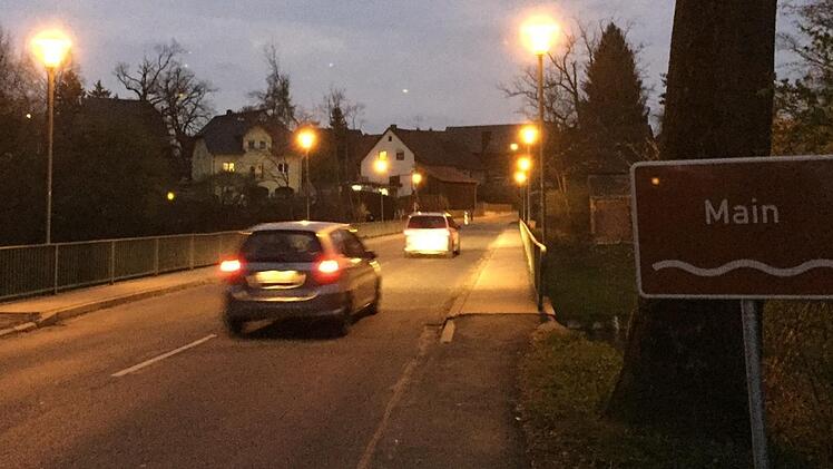 Wie soll künftig die Brücke über den Main beleuchtet werden?Foto: Jürgen Gärtner