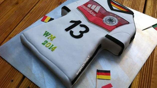 Nicole Friedrich hat einen ganz besonderen Kuchen zubereitet. Sie hat ihn auf einem Blech gebacken, zurecht geschnitten und anschließend mit Fondant überzogen und dekoriert. Lecker!  Foto: privat