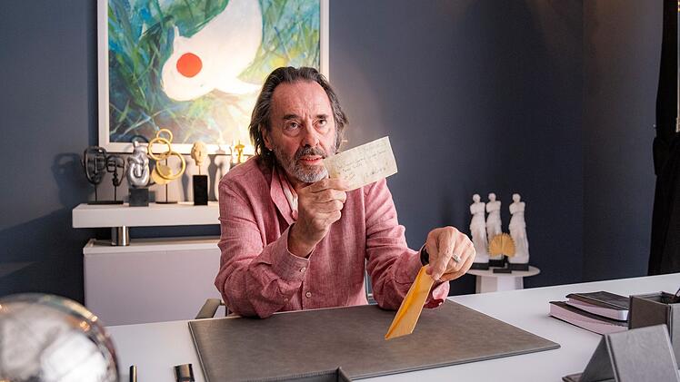 Um seinen geliebten Koi wieder zu bekommen, ist Steve Garrett (Uwe Kockisch) jedes Mittel Recht.