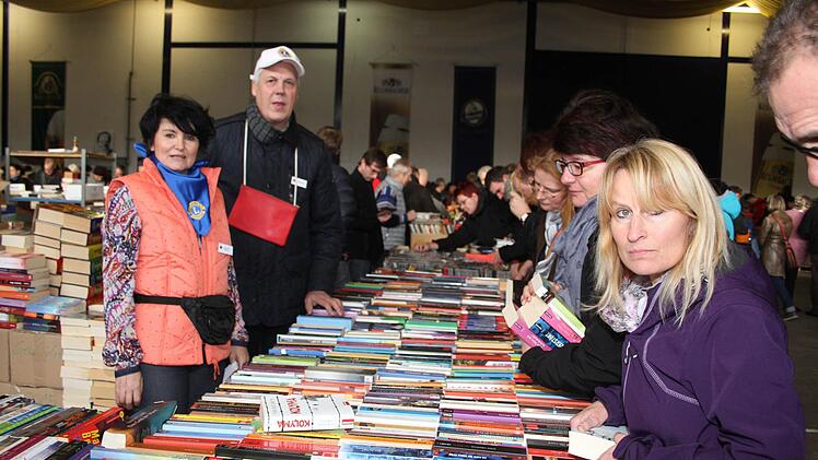 Für Leute, die schon alles haben, ist der riesige Büchertisch ein Eldorado.