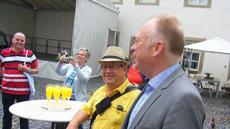 Empfang der Abituria 1976 im Hof des Deutschordenschlosses. Foto: Paul Ziegler