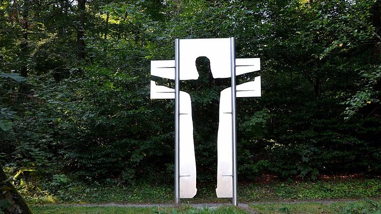 Diese Station am Weg der Besinnung zeigt den Ausblick auf den Wald bzw. auf Garitz Foto: Peter Rauch