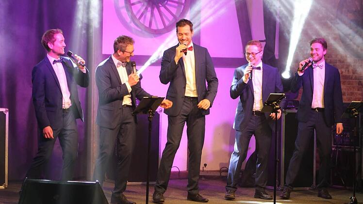 Mit ihren klaren reinen Stimmen begeisterten die fünf ehemaligen Regensburger Domspatzen in Weidhausen. Foto: Michael Stelzner