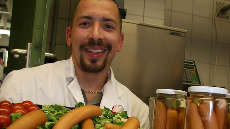 Rafael Cabrera (26) hat für eine niederländische Firma reine Kalbfleisch-Wiener entwickelt.  Fotos: Sonja Adam