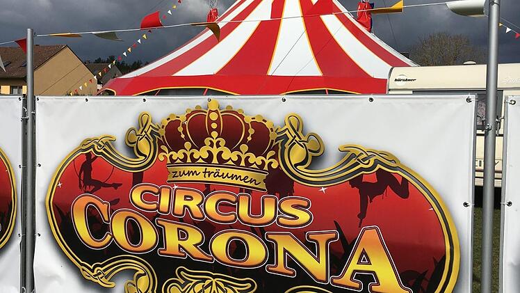 Den  Namen hatten sich die Zirkusleute schon länger ausgesucht und Werbemittel erstellen lassen. Damit hat Circus Corona im  Moment aber nur Pech, wie es scheint. Foto: Anette Schreiber