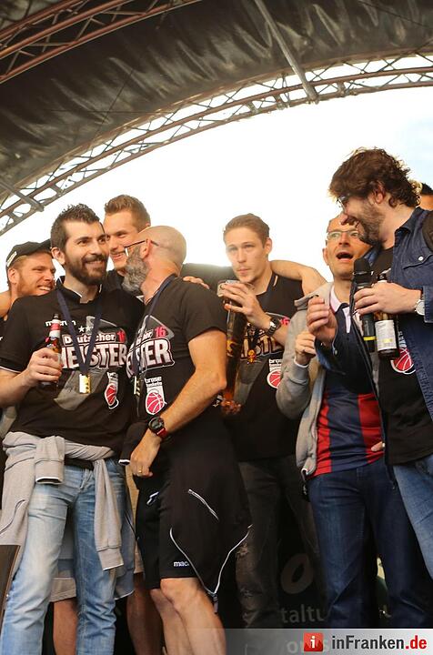 So feiern die Brose Baskets