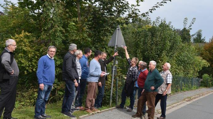 Am Samstag haben sich 30 Teilnehmer aus Stadt, Landkreis und aus Thüringen zu Wanderwegewarten ausbilden lassen. Die Ausbildung ist unter dem Dach des Regionalmanagement Coburg und Land aktiv angesiedelt. Foto: Gabi Arnold