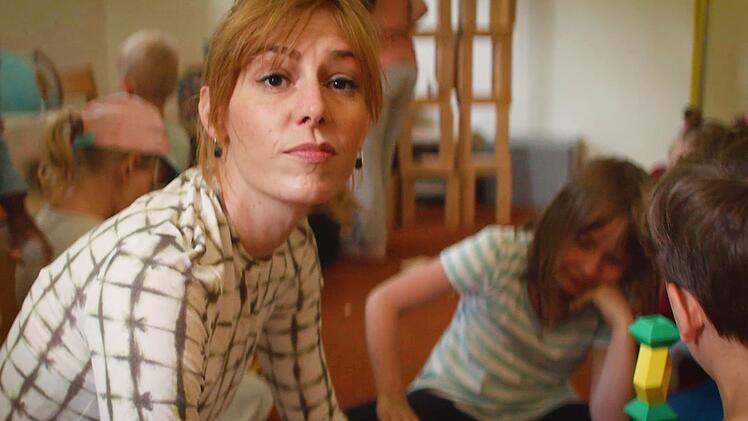 Eva Schulz besucht für den Beitrag unter anderem die Kita St. Lukas in Salzgitter. In Deutschland fehlen über 300.000 Kitaplätze, es gibt immer weniger Erzieherinnen und Erzieher.