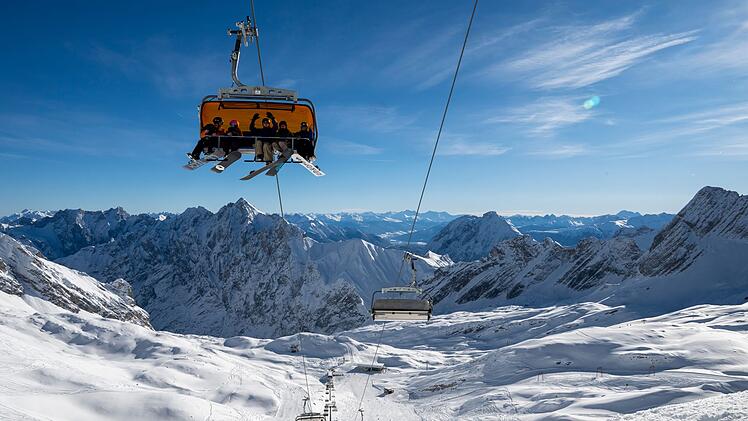 Start der Skisaison an der Zugspitze
