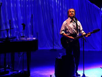 Chris de Burgh bei seinem Auftritt in Bamberg. Fotos: Matthias Hoch