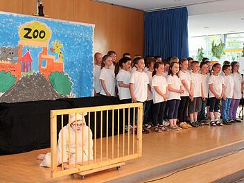 Weil dem kleinen Eisbär der Trubel zu groß ist, flüchtet er aus dem Zoo. Foto: Johanna Blum